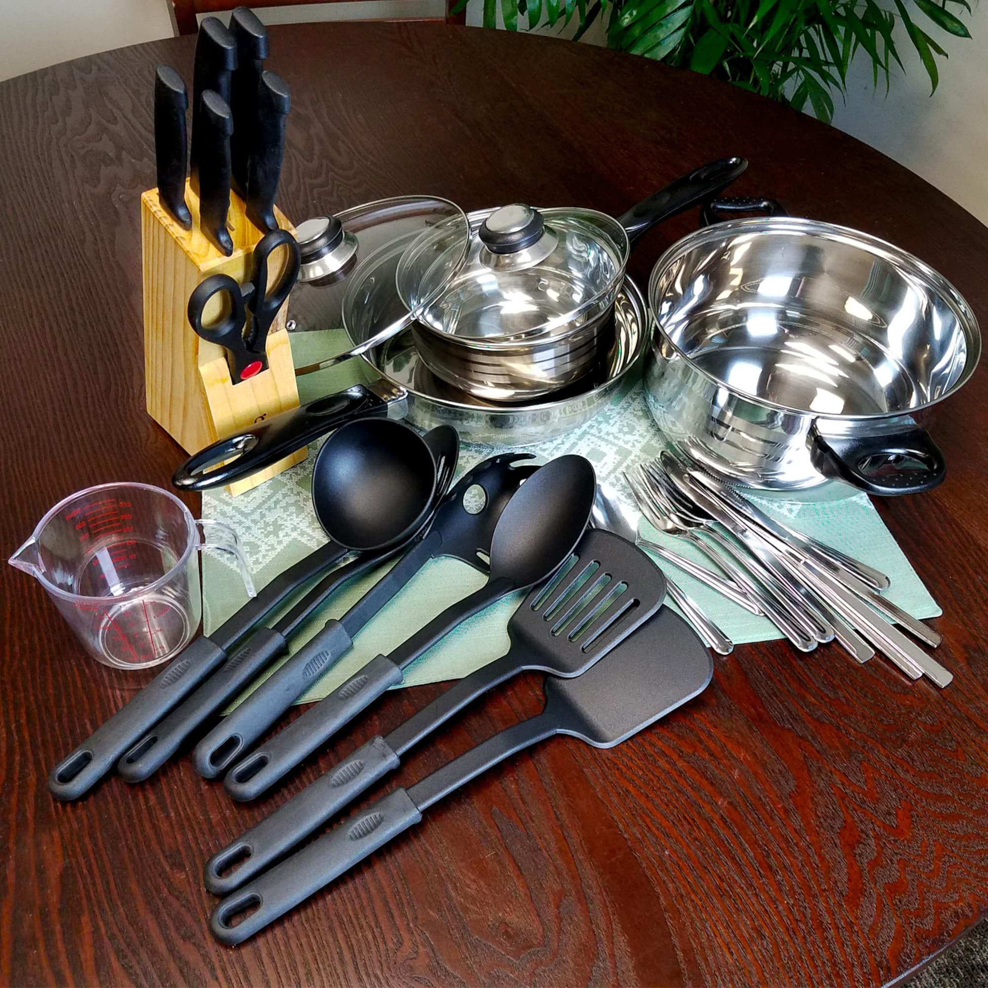 Gibson® Total Kitchen Lybra 32-Piece Cookware Combo Set